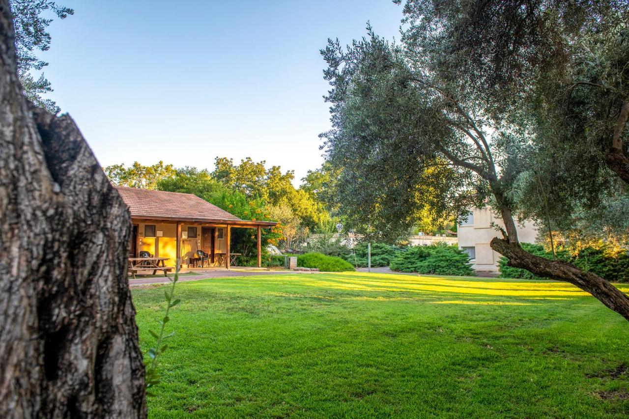 כפר הנופש קיבוץ גדות Kibbutz Gadot Galilean Resort Eksteriør billede