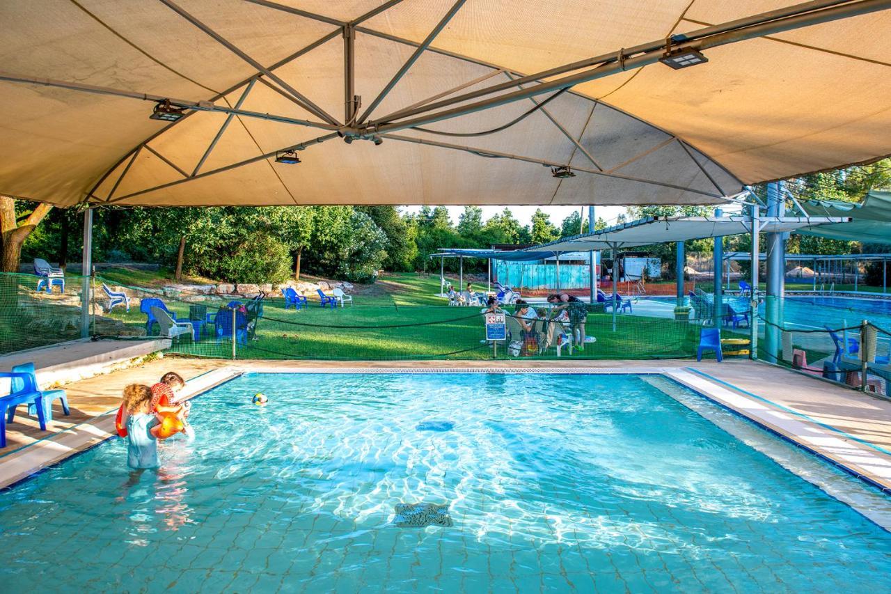 כפר הנופש קיבוץ גדות Kibbutz Gadot Galilean Resort Eksteriør billede