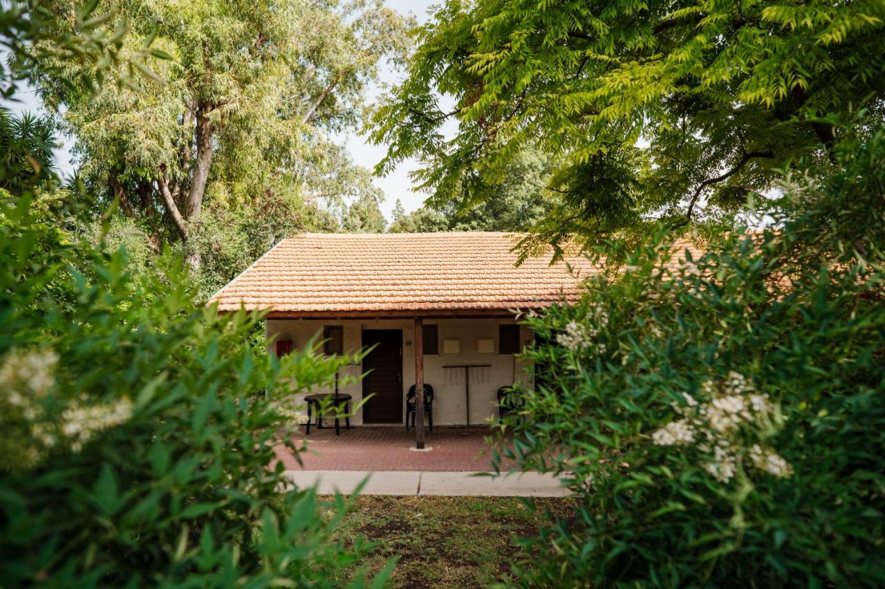 כפר הנופש קיבוץ גדות Kibbutz Gadot Galilean Resort Eksteriør billede